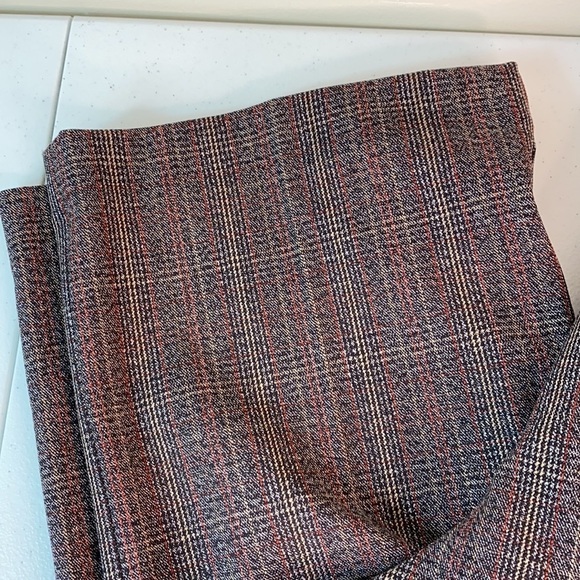 Express Columnist Mid Rise Barely Boot Pant - Picture 4 of 8